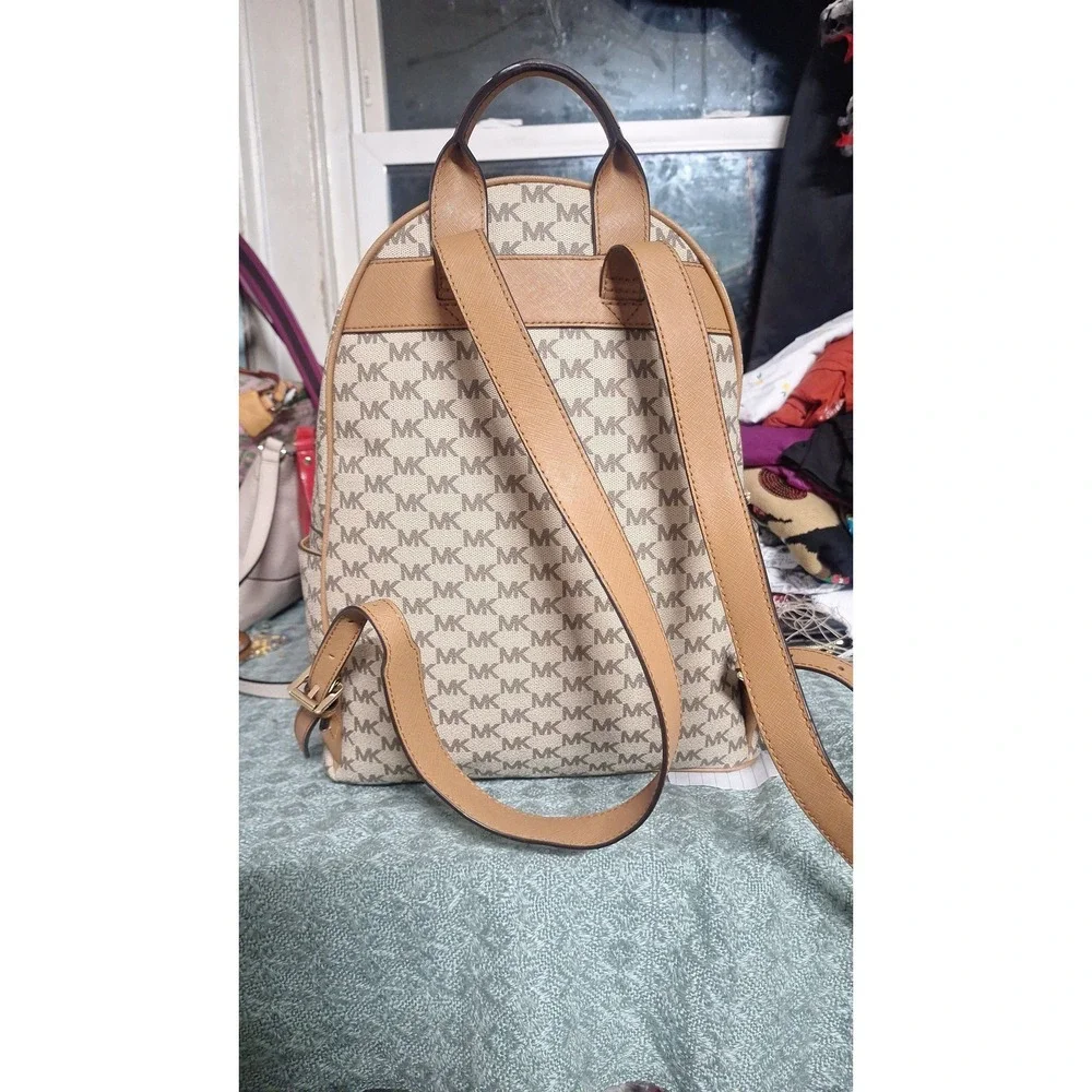 44.Michael Kors Abbey Large Backpack